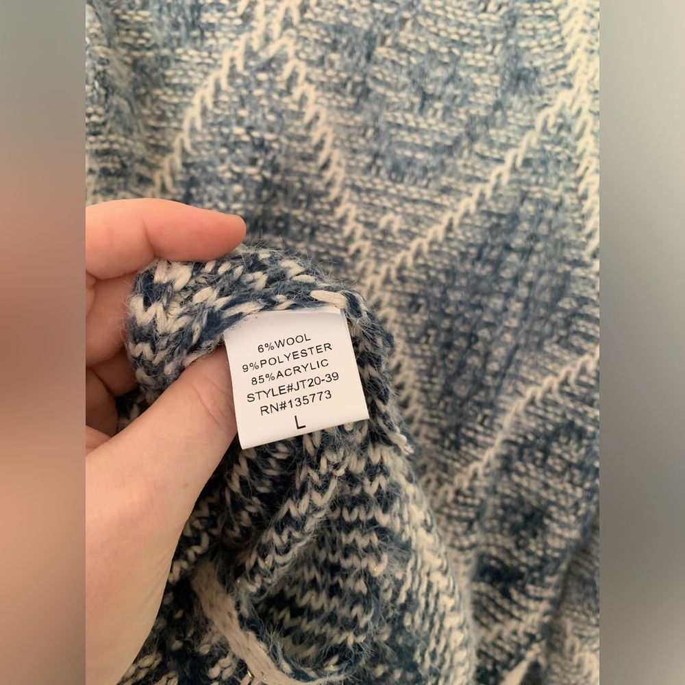 🤍💙Olivaceous Blue White Geometric Knit Sweater - Women’s Large NWOT - Picture 10 of 12